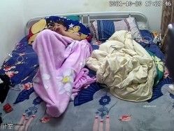 家庭摄像头破解入侵多角度真实偸拍，抽烟背纹烈女私生活曝光也是一个欲女，跟老公性爱还不满足，还总喜欢道具紫薇 截图12