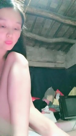 贫困家庭~母女被迫下海，【皮歪歪】，破旧的房子一起互动，反差感极强，爱心扶贫大哥们礼物不停 截图7