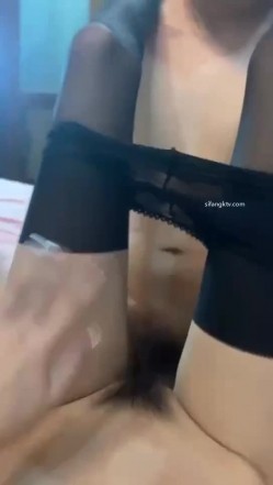 某航空姐身材颜值天花闆～上班服务旅客是女神，下班服务金主是母狗 截图4