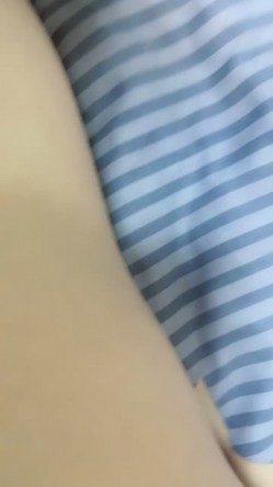 马尾辫子网红妹子，露脸口交无套啪啪操逼一线天后入蜜桃臀大屁股射在阴毛上 截图9