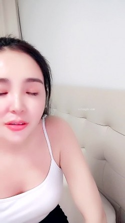 【柠曦】饥渴丝袜美少妇骑乘后入口交乳交拔出射精 截图1