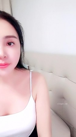 【柠曦】饥渴丝袜美少妇骑乘后入口交乳交拔出射精 截图2