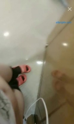 高颜值巨乳姐妹花【桃子仙女】酒店互玩性高潮后好寂寞，800约按摩小哥上门服务，还让人家多带几个套套，好强啊！！ 截图4