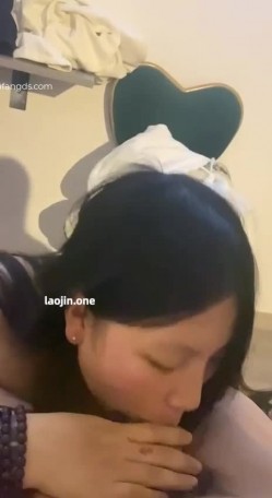 【原档泄密】，童颜巨乳，年轻小情侣沉浸式性爱调教，对白真实自拍，夹子音，白虎馒头穴 截图15