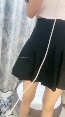 211大学校花，【姐姐很甜】，黑丝眼镜反差婊，颜值高，这阴毛修剪得挺漂亮，大鸡巴狂捅，哥哥我要！ 截图4