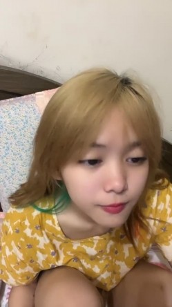 推荐！美乳学生亲戚家大秀~【百事可爱】姑妈还在睡觉~！ 截图1