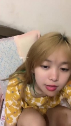 推荐！美乳学生亲戚家大秀~【百事可爱】姑妈还在睡觉~！ 截图2