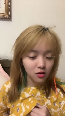 推荐！美乳学生亲戚家大秀~【百事可爱】姑妈还在睡觉~！ 截图5