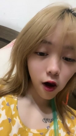 推荐！美乳学生亲戚家大秀~【百事可爱】姑妈还在睡觉~！ 截图7