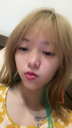 推荐！美乳学生亲戚家大秀~【百事可爱】姑妈还在睡觉~！ 截图8