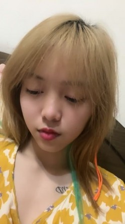 推荐！美乳学生亲戚家大秀~【百事可爱】姑妈还在睡觉~！ 截图10