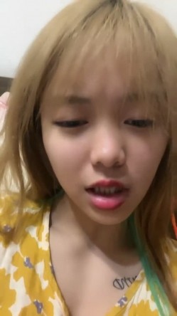推荐！美乳学生亲戚家大秀~【百事可爱】姑妈还在睡觉~！ 截图11