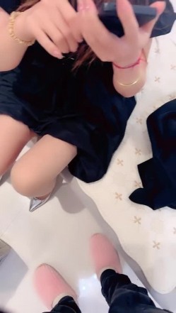剧情演绎：小嫂子来家中做客，想要休息毫不客气，半推半就拔掉内裤掏出鸡巴直接无套后入，艹爽了就是双向奔赴！ 截图7