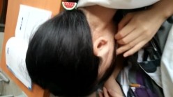 高中乖巧学生妹在教室给男友口爆还特别听话 叫她怎么舔就怎么舔 截图1