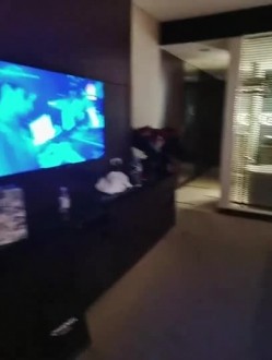 高颜值S级身材反差拜金网红美女空姐冰儿兼职模特被有钱老板包养自拍各种不雅视频 截图5