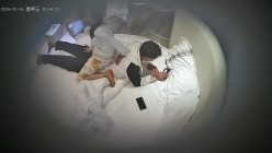 酒店偷拍年轻情侣 温柔甜美学生妹拆完礼物后被男友揉搓阴蒂后扛腿操两次 截图1