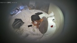 酒店偷拍年轻情侣 温柔甜美学生妹拆完礼物后被男友揉搓阴蒂后扛腿操两次 截图6
