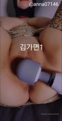 韩国巅峰天然木瓜巨乳「ANNA」OF性爱私拍 顶级油推服务和巨乳闺蜜双飞榨精 截图9
