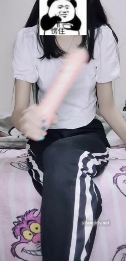 出道即巅峰新人露脸推特顶B王，人瘦奶大小魔女【蒂米】定制私拍，裸舞顶胯，道具紫薇无套啪啪内射 截图5