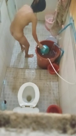 大神潜入多个女生宿舍窗外偷拍她们洗澡 ️各式各样的奶子和黑森林让你魂牵梦绕 无水原版 截图15
