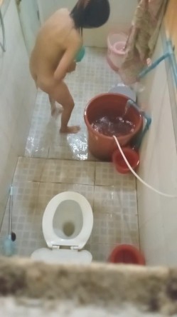 大神潜入多个女生宿舍窗外偷拍她们洗澡 ️各式各样的奶子和黑森林让你魂牵梦绕 无水原版 截图16