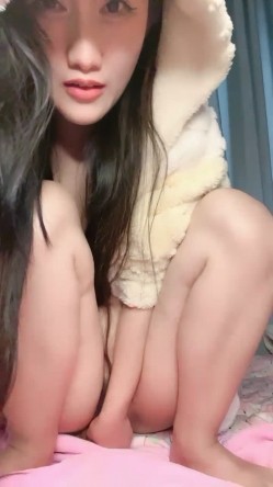 颜值不错的新人小少妇全程露脸发骚诱惑狼友，大黄瓜抽插骚穴呻吟，把鸡蛋塞进逼里展示，还爆菊花，呻吟可射 截图14