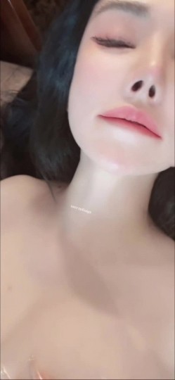 极品颜值美乳女神『潘娇娇』情人节漏点卖爆福利，花板级性感尤物 穷人肏不到的女神 富人的精盆玩物 截图6