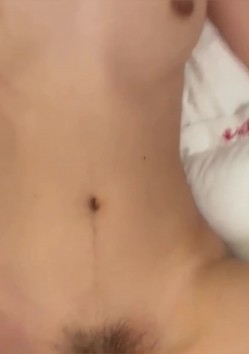 女友酒店蒙眼被轮操 ️双腿大开骚穴溢精 ️多人内射狂欢 截图5