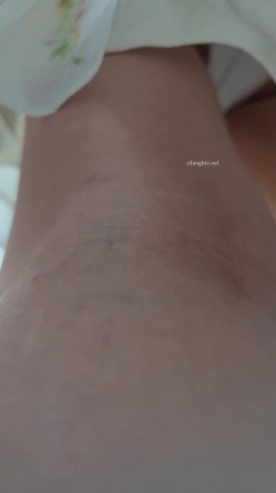 推荐 【步行街抄底】眼镜妹就是骚，跟龟男恩爱的时候当面抄底，小少妇齐逼短裙配白内裤也是一绝 截图2