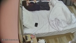 大学城附近酒店高清偷拍 学生情侣JK学妹被男友无套暴力操 最后射肚子上 截图1