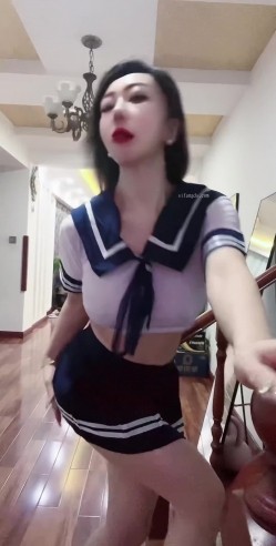 国女媚黑，【sharemywife24hr】，穿上高跟鞋让小黑来家里操她，人妻嗷嗷叫，被捅得又疼又爽 截图2