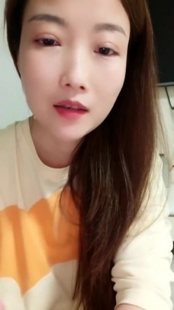 县城的极品小少妇，【小河弯弯】，户外尿尿~道具自慰~无套啪啪~内射口爆吞精 截图3