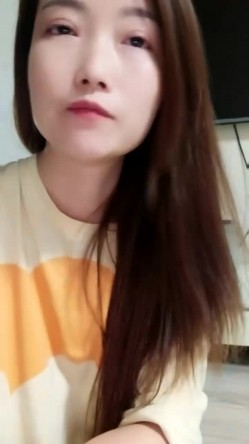 县城的极品小少妇，【小河弯弯】，户外尿尿~道具自慰~无套啪啪~内射口爆吞精 截图5