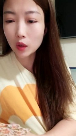县城的极品小少妇，【小河弯弯】，户外尿尿~道具自慰~无套啪啪~内射口爆吞精 截图7