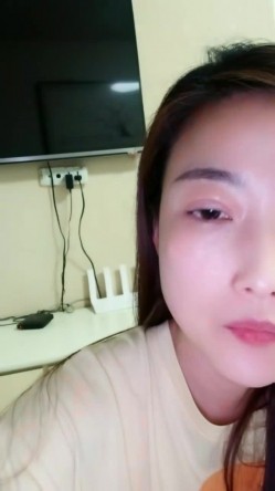 县城的极品小少妇，【小河弯弯】，户外尿尿~道具自慰~无套啪啪~内射口爆吞精 截图8