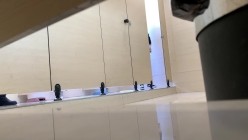 大神一路游走偷拍多位漂亮的小姐姐各种极品美鲍鱼完美展示 截图1