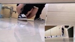 大神一路游走偷拍多位漂亮的小姐姐各种极品美鲍鱼完美展示 截图7