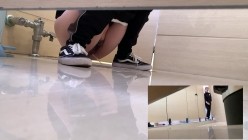 大神一路游走偷拍多位漂亮的小姐姐各种极品美鲍鱼完美展示 截图9
