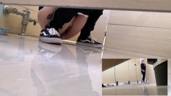大神一路游走偷拍多位漂亮的小姐姐各种极品美鲍鱼完美展示 截图11