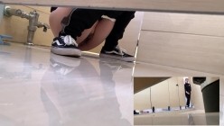 大神一路游走偷拍多位漂亮的小姐姐各种极品美鲍鱼完美展示 截图12