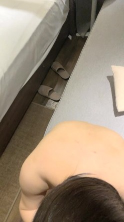 酒店约了一个轻熟女露脸口交卖力无套啪啪后入做爱快速缴枪 截图2