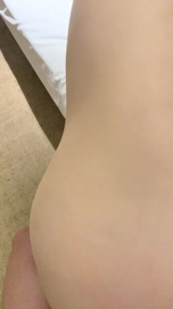酒店约了一个轻熟女露脸口交卖力无套啪啪后入做爱快速缴枪 截图4
