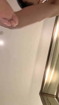 酒店约了一个轻熟女露脸口交卖力无套啪啪后入做爱快速缴枪 截图15