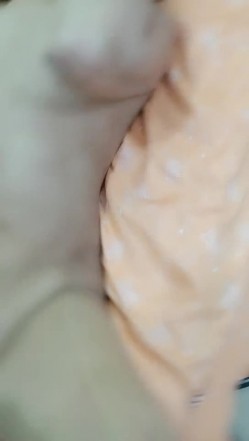 黑丝白衬衣小少妇偷情蒙面大哥，让大哥扒光了玩逼，深喉口交大鸡巴，无套各种爆草抽插，淫荡妩媚叫声骚必射 截图8