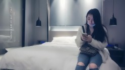 七天探花_赵总代班破洞牛仔裤极品外围妹，一对天然极品大奶后入推车晃动不断，精彩刺激 截图1