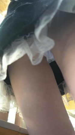 偷拍大神商场四处游荡尾随偷拍美女裙底风光 ️CD白裙颜值女神透明性感的内裤前后漏毛,穴缝也看到了4K高清版 截图6