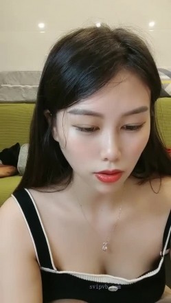 极品高颜冷艳御姐，反差小妈感女主播「金刚护撸娃」「小奶猫」密码房激情淫语撩骚，和姐妹下海大秀，互舔互口 截图2