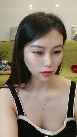 极品高颜冷艳御姐，反差小妈感女主播「金刚护撸娃」「小奶猫」密码房激情淫语撩骚，和姐妹下海大秀，互舔互口 截图5