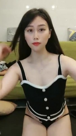 极品高颜冷艳御姐，反差小妈感女主播「金刚护撸娃」「小奶猫」密码房激情淫语撩骚，和姐妹下海大秀，互舔互口 截图6