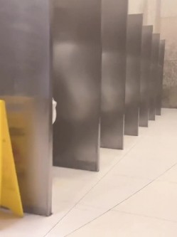 推特露出福利姬【小猫不流泪】极限露出挑战 裸体拿外卖 大街人前刺激露出 户外天体裸行 羞耻尿尿  截图4